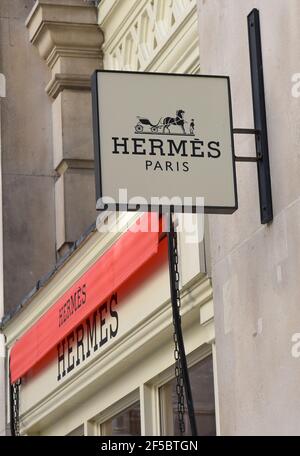 London / UK, August 21st 2019 - Hermes shop front in the Royal Exchange, in  Bank. Hermes is a high-end retailer carrying the luxury brand's apparel  Stock Photo - Alamy