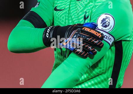 hugo lloris gloves 2020