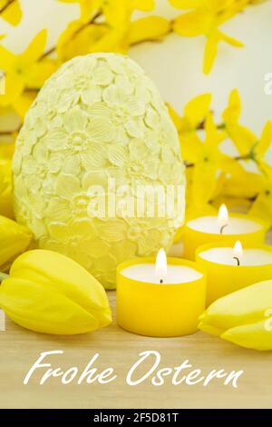 Frohe Ostern und Osterei mit Tulpen Stock Photo