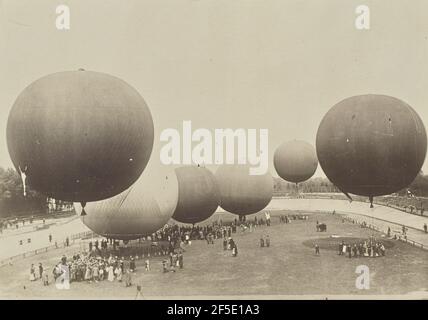 Hot air balloon. Fédèle Azari (Italian, 1895 - 1930) Stock Photo