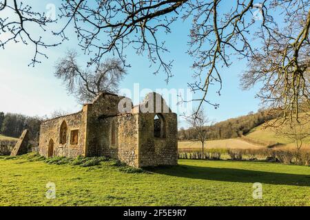 Ruined St James' church, Bix Bottom. Once central to mediaeval Bix Brand village that declined in the 18thC. Bix Bottom, Henley-on-Thames, Oxfordshire Stock Photo