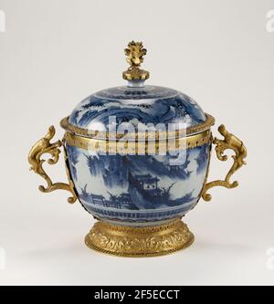 One pair of lidded and mounted bowls. Mounts attributed to Wolfgang Howzer (Swiss, active 1660 - about 1688) Stock Photo