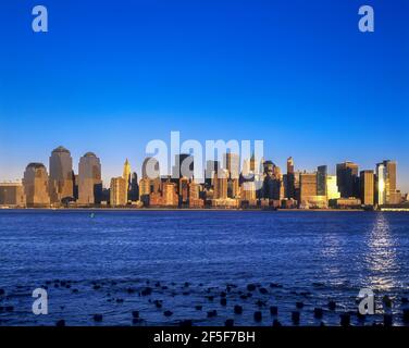 2002 HISTORICAL DOWNTOWN SKYLINE MANHATTAN NEW YORK CITY USA Stock