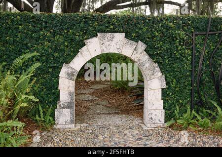 Hammock Hollow Children's Garden, The Gateway child size arched entrance, stone in hedge, mosaic path, discovery-based learning, Florida, Bok Tower Ga Stock Photo