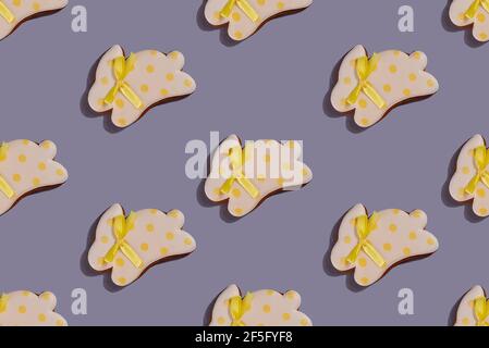 Bunny seamless pattern. Yellow biscuit rabbit Easter rabbit on grey background Stock Photo