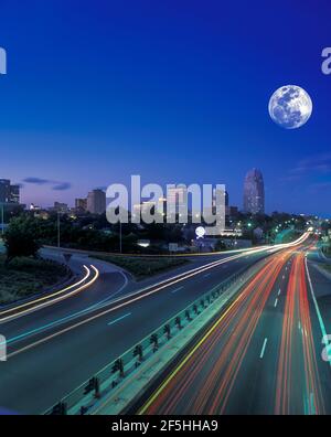 2003 HISTORICAL INTERSTATE 40 BUSINESS LOOP DOWNTOWN SKYLINE WINSTON SALEM NORTH CAROLINA USA Stock Photo