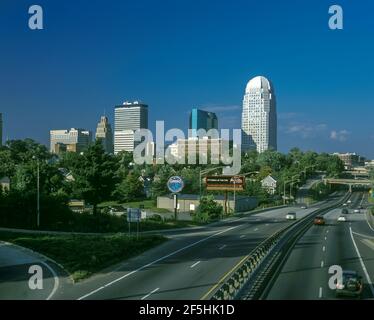 2003 HISTORICAL INTERSTATE 40 BUSINESS LOOP DOWNTOWN SKYLINE WINSTON SALEM NORTH CAROLINA USA Stock Photo