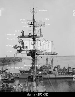 Radar arrangement aboard USS Kula Gulf (CVE-108) in 1953. Stock Photo