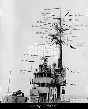 Radar arrangement aboard USS Kula Gulf (CVE-108) in 1955. Stock Photo