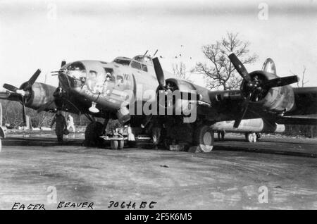 RAF Thurleigh - 306th Bombardment Group - MoH Ceremony Maynard Smith B ...