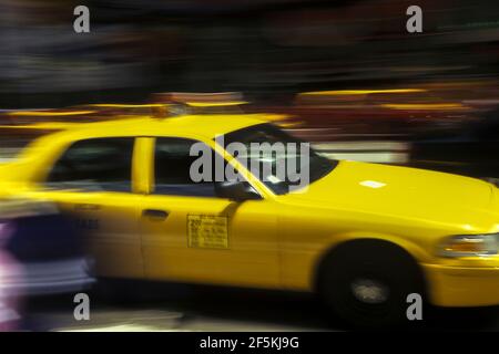 2003 HISTORICAL STREET SCENE YELLOW TAXI CABS (©FORD MOTOR CO 2000) TIMES SQUARE MANHATTAN NEW YORK CITY USA Stock Photo