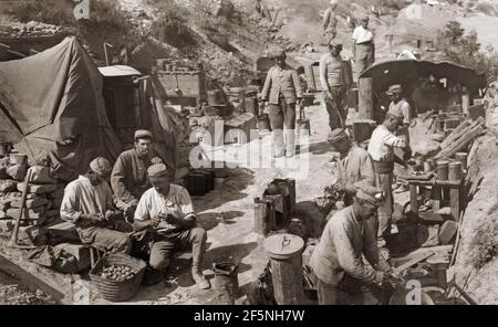 North African troops, part of the French army in Gallipoli preparing food in a field kitchen during World War One Stock Photo