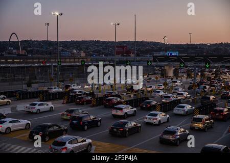 Tijuana, Mexico. 27th Mar, 2021. Cars drive from the US into Mexico at the border crossing in San Ysidro, California on Friday, March 26, 2021. Photo by Ariana Drehsler/UPI Credit: UPI/Alamy Live News Stock Photo