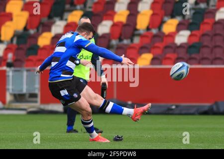 Brentford, England. 27 March 2021. Ben Spencer of Bath during the Gallagher Premiership match between London Irish and Bath at Brentford Community Stadium. Credit: Richard Perriman/Alamy Live News Stock Photo