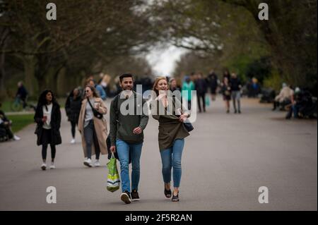 London, UK.  27 March 2021.  UK Weather:  People in Regent’s Park enjoy the spring sunshine ahead of lockdown restrictions being slightly eased by the UK government on 29 March.  The forecast is for much warmer weather on 29 and 30 March, when temperatures are expected to rise above 20C. Credit: Stephen Chung / Alamy Live News Stock Photo