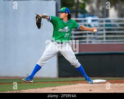 Deland, FL, USA. 27th Mar, 2021. Sunset at Melching Field during NCAA  baseball game between the Florida Gulf Coast Eagles and the Stetson Hatters  at Melching Field in Deland, FL Romeo T