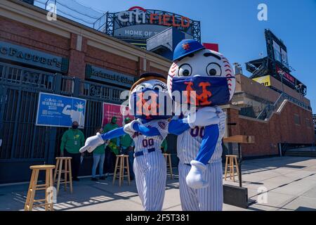 New York Mets Mascot Mr Met during game against the Philadelphia Phillies  at Citi Field in Queens, New York; April 27, 2013. Phillies defeated Mets  9-4. (AP Photo/Tomasso DeRosa Stock Photo - Alamy