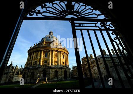 The Radcliffe Camera seen from the gates of the Bodleian Library, Oxford, UK