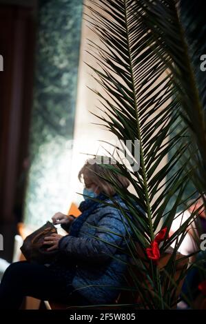 Rome, Italy. 28th Mar, 2021. A woman shows the olive branch on Palm ...