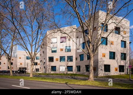 building of the school campus Bildungslandschaft Altstadt Nord (BAN) near the Klingelpuetz park, architect Gernot Schulz, Cologne, Germany  Gebaeude d Stock Photo