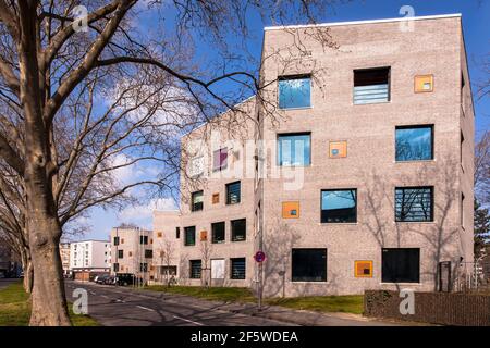 building of the school campus Bildungslandschaft Altstadt Nord (BAN) near the Klingelpuetz park, architect Gernot Schulz, Cologne, Germany  Gebaeude d Stock Photo