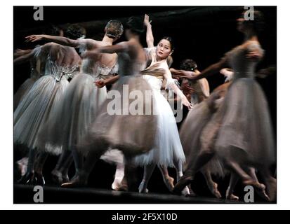 Giselle.... Ballet in two acts  by the Royal Ballet. Giselle= Miyako Yoshida, Count Albrecht = Federico Bonelli, at The Royal Opera House, Covent Gardenpic David Sandison 9/1/2004 Stock Photo