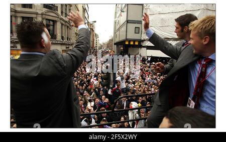 The England World Champion squad on their VICTORY parade through the streets of London. POOL PIC photograph by David Sandison The Independent 8/12/2003 Stock Photo