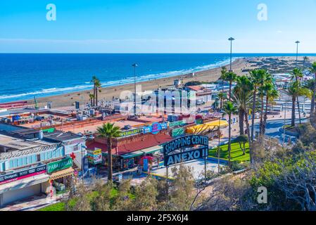 Maspalomas, Spain, Janury 19, 2021: Seaside shops and restaurants at Maspalomas at Gran Canaria, Canary islands, Spain. Stock Photo