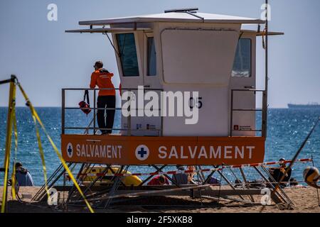 Barcelona, Spain. 28th Mar, 2021. View of a new watchtower for beach lifeguards that replace the traditional raised chairs on the beach at the coast of Barcelona.Barcelona's beaches kick off the new 2021 beach season with the deployment of 21 new watchtowers for beach lifeguards that replace traditional raised chairs. (Photo by Paco Freire/SOPA Images/Sipa USA) Credit: Sipa USA/Alamy Live News Stock Photo