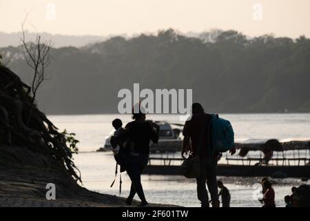 Non Exclusive: FRONTERA COROZAL, MEXICO - MARCH 26: Migrants arrive in rafts to the ‘Corozal border' border between Guatemala and Mexico in the munici Stock Photo