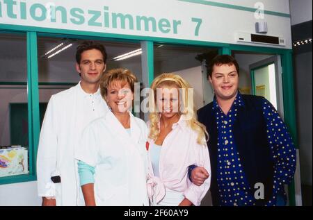Nikola, Fernsehserie, Deutschland 1997 - 2005, Darsteller: Walter Sittler, Mariele Millowitsch, Jenny Elvers, -?- Stock Photo