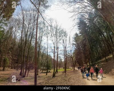 Lower Austria, Austria. 28th Mar, 2021. People stroll in Naturpark Sparbach in Lower Austria near Vienna, Austria, March 28, 2021. Credit: Guo Chen/Xinhua/Alamy Live News