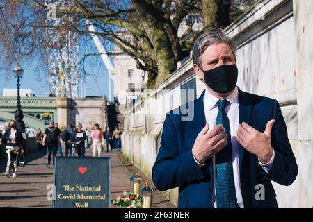 St Thomas's Hospital, London, UK. 29th March 2021. The bereaved and volunteers paint hearts for each person who has died of Covid. sir Keir Starmer, leader of the Labour Party pays a visit to the wall to see the work in progress and talk to the volunteers. Credit: Denise Laura Baker/Alamy Live News