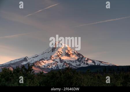 Mount Hood at sunset, as seen from Parkdale, Oregon Stock Photo