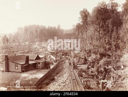 Coal wagons on the railway incline at Dunollie coal mine, New Zealand, circa 1910. Photo by Muir Moodie of Dunedin Stock Photo