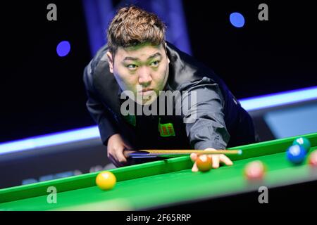 MILTON KEYNES, UNITED KINGDOM. 30th Mar, 2021. Yan Bingtao during 2021 Championship League Snooker- Day 1 matches at Marshall Arena on Tuesday, March 30, 2021 in MILTON KEYNES ENGLAND. Credit: Taka G Wu/Ģ����ý Live News Stock Photo