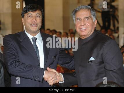 Industrialists Lakshmi Mittal with Rattan Tata, who were awarded with Padma Vibhushan at Rashtrapati Bhawan in New Delhi on Saturday May 10, 2008. Pho Stock Photo