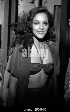 Jayne Kennedy at the 17th Annual Publicist's Guild of America Awards on