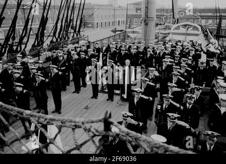 TRAFALGAR DAY CEREMONY ABOARD HMS VICTORY 1984 PIC MIKE WALKER, Stock Photo