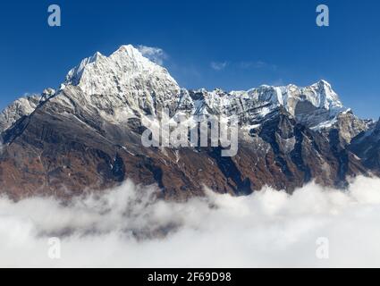 View of mount Thamserku from Kongde, Khumbu valley, Solukhumbu, Nepal Himalayas mountains Stock Photo