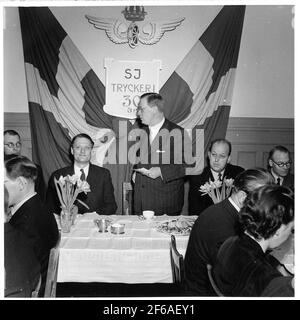 State Railways, SJ Printing in TomTeBoda celebrates 30 years anniversary. SJ Director General Erik Upmark with the staff from the ticket and form office. Stock Photo