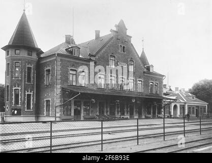 The station was built in 1873-74 by LSSJ. The original station house was replaced in 1899, in connection with VGJ connection, with a new building, two floors and plastered. This building was expanded in 1919, and underwent 1942 change and modernization.lsj, Lidköping - Skara - Stenstorp railway Stock Photo