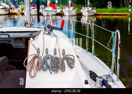 Sailboat Winch and Rope Yacht detail. Yachting. Sailing on the sea. Close  Up on yacht cord crank, yachting sport, sailboat detail, summer vacation  con Stock Photo - Alamy