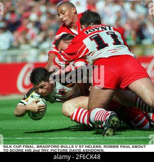 Robbie Paul Bradford Rugby League Player scoring a try during the Silk Cut Challenge Cup Final Stock Photo
