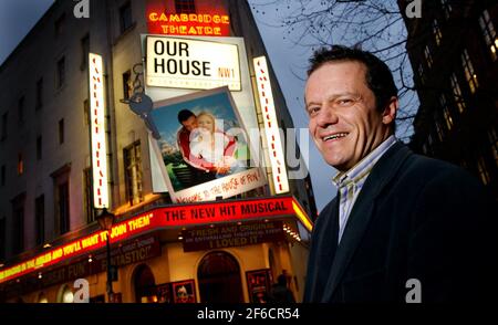 Theatrical Producer Paul Roberts outside the Cambridge Theatre in Covent Gaden.6 December 2002 photo Andy Paradise Stock Photo