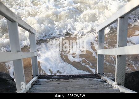 wild whitecaps from the Coral sea hitting the shore, kinetic energy Stock Photo