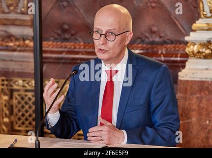 Hamburg, Germany. 31st Mar, 2021. Peter Tschentscher (SPD), First Mayor of Hamburg, gives a press conference on the new Corona measures. Credit: Georg Wendt/dpa/Alamy Live News Stock Photo