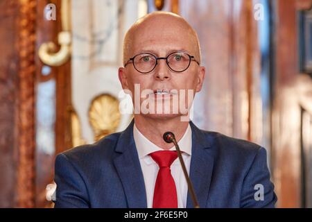 Hamburg, Germany. 31st Mar, 2021. Peter Tschentscher (SPD), First Mayor of Hamburg, gives a press conference on the new Corona measures. Credit: Georg Wendt/dpa/Alamy Live News Stock Photo