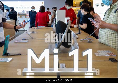 March 31, 2021, Hong Kong, China: Visitors and buyers are seen using and testing the Mi 11 5G smartphone model at the Chinese multinational technology and electronics brand Xiaomi flagship store in Hong Kong. (Credit Image: © Budrul Chukrut/SOPA Images via ZUMA Wire) Stock Photo