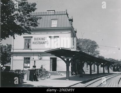 The station was opened in 1889 as an end point for middle bleaching and eastern Blekinge railway. Two-storey plastered station house. In order to be streamlined and rationalized rail transport between Kristianstad in Karlskrona was introduced from January 1, 1906, a new company, Blekinge coastal courts, BKB.1926 amounted to the length of the entire BKB rail network to 252 kilometers. July 1, 1942, Blekinge coastal courses were met. Stock Photo